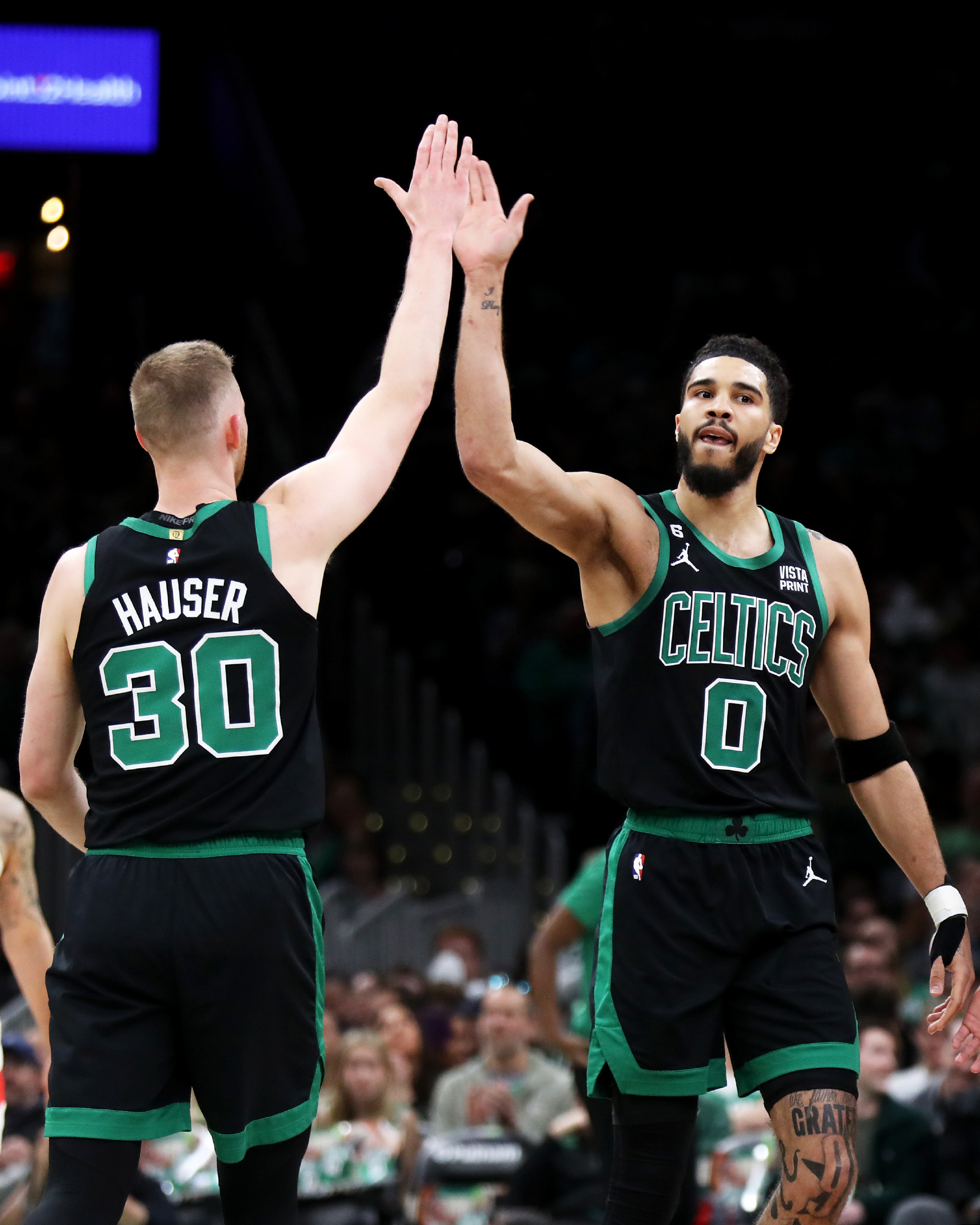 从里程碑夜广东宏远造点机会到转折点波士顿凯尔特人再遭质疑，风云突变奥兰多魔术关键时刻豪取连胜的简单介绍