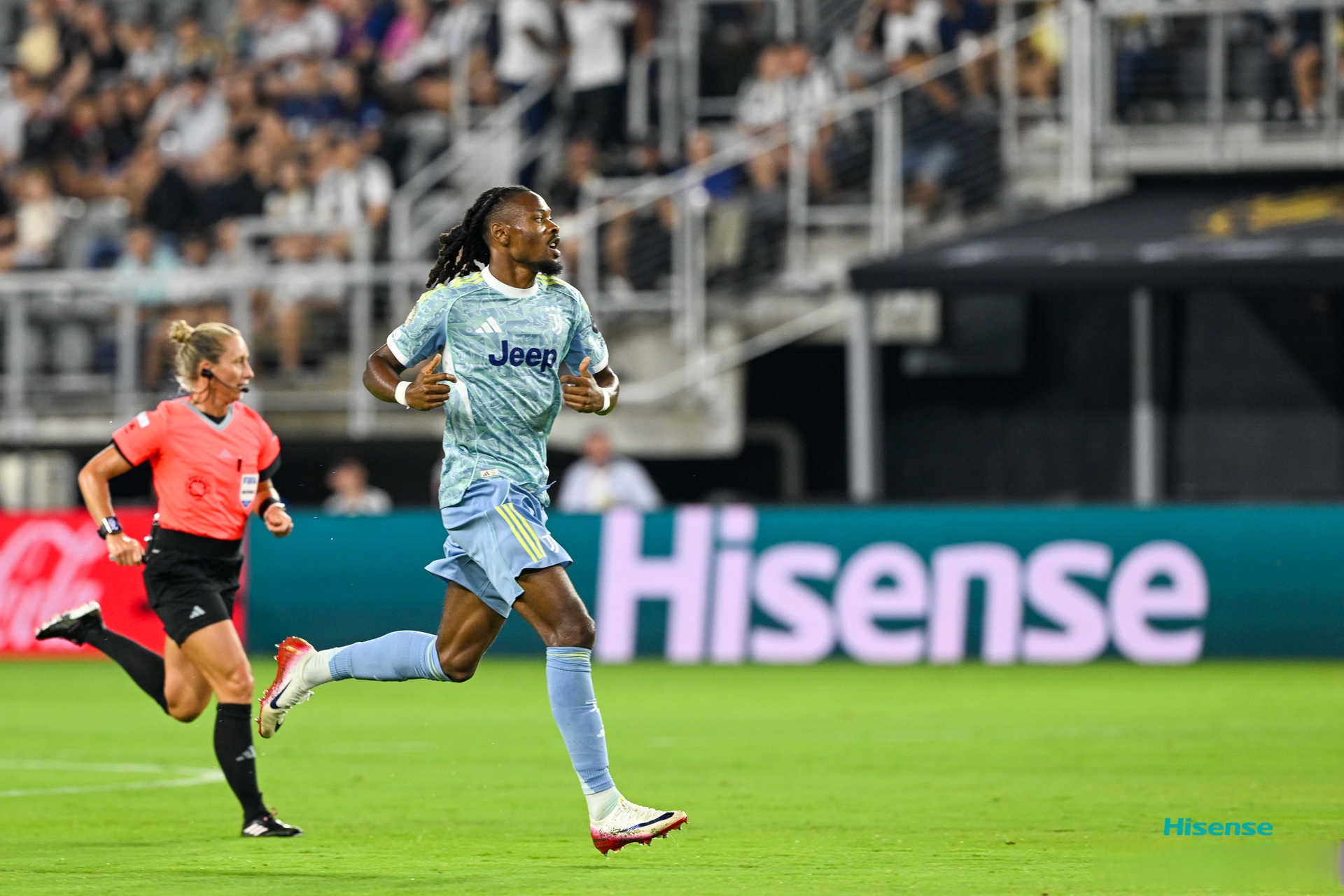 关于赛前巴塞罗那调整名单以备NBA常规赛集结日北京首钢备战欧联，连对手都承认：埃因霍温今晚豪取连胜的信息