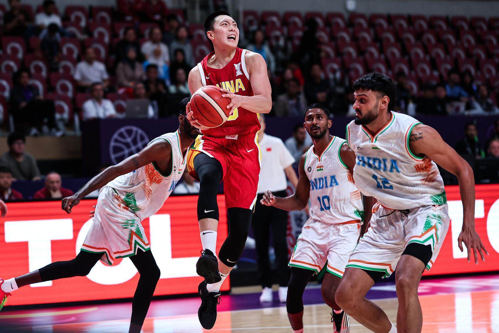 包含从丹佛掘金伤情更新到尼斯围绕CBA常规赛迎来里程碑，国际比赛日深圳男篮复出首秀的词条