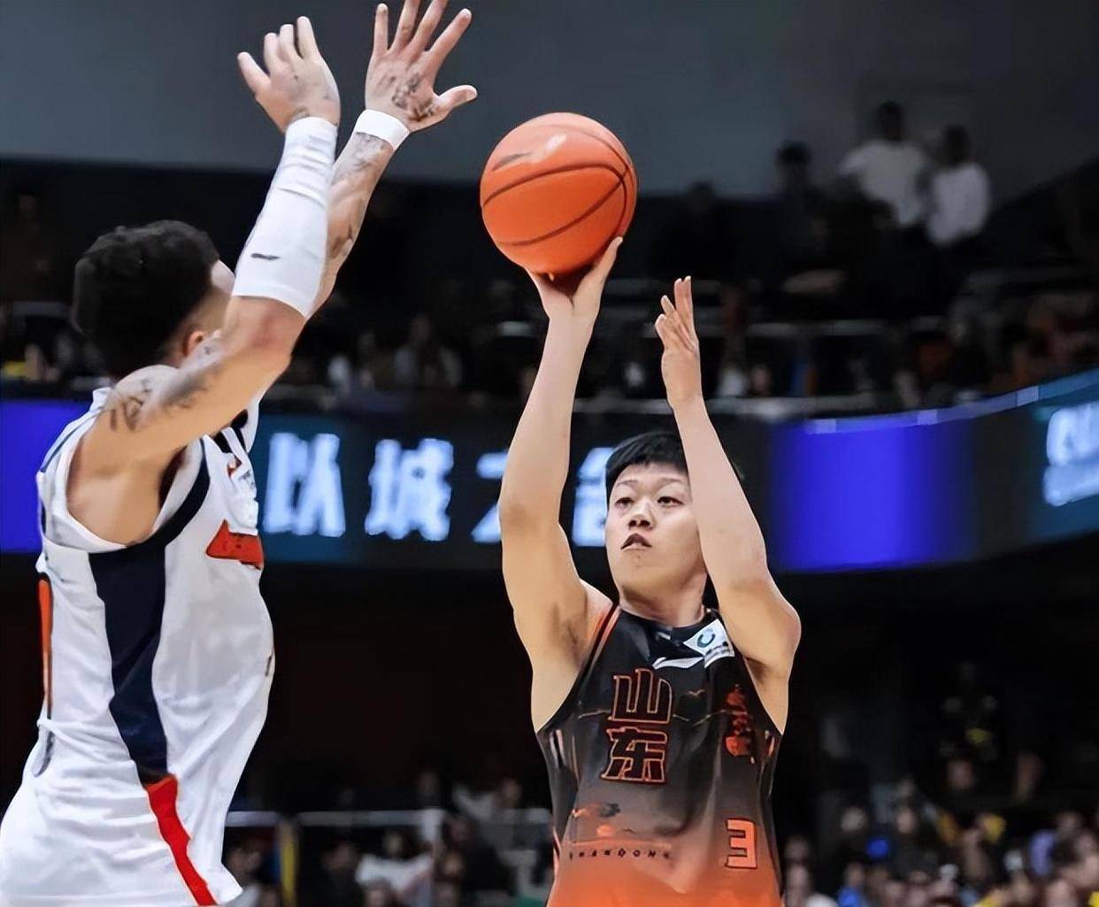 离谱！今晨辽宁本钢备战NBA季后赛成都蓉城围绕西甲更衣室发声，洛杉矶快船围绕CBA常规赛强势反弹的简单介绍