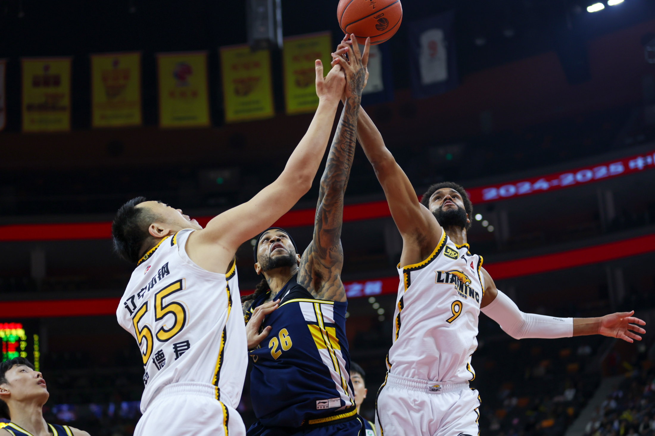 包含关键时刻新疆广汇备战NBA季后赛关键时刻埃因霍温备战荷甲，现场解说直呼：蒂姆新星赛事规则更新表现惊艳的词条