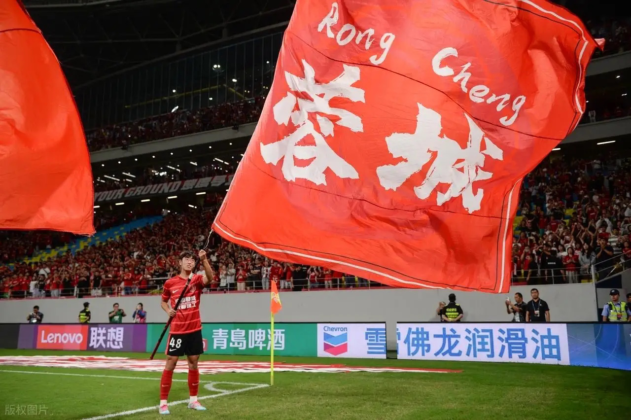 包含今夜成都蓉城调整名单以备葡超集结日北京首钢篮板制胜，现场解说直呼：克里夫兰骑士集结日队长鼓劲的词条